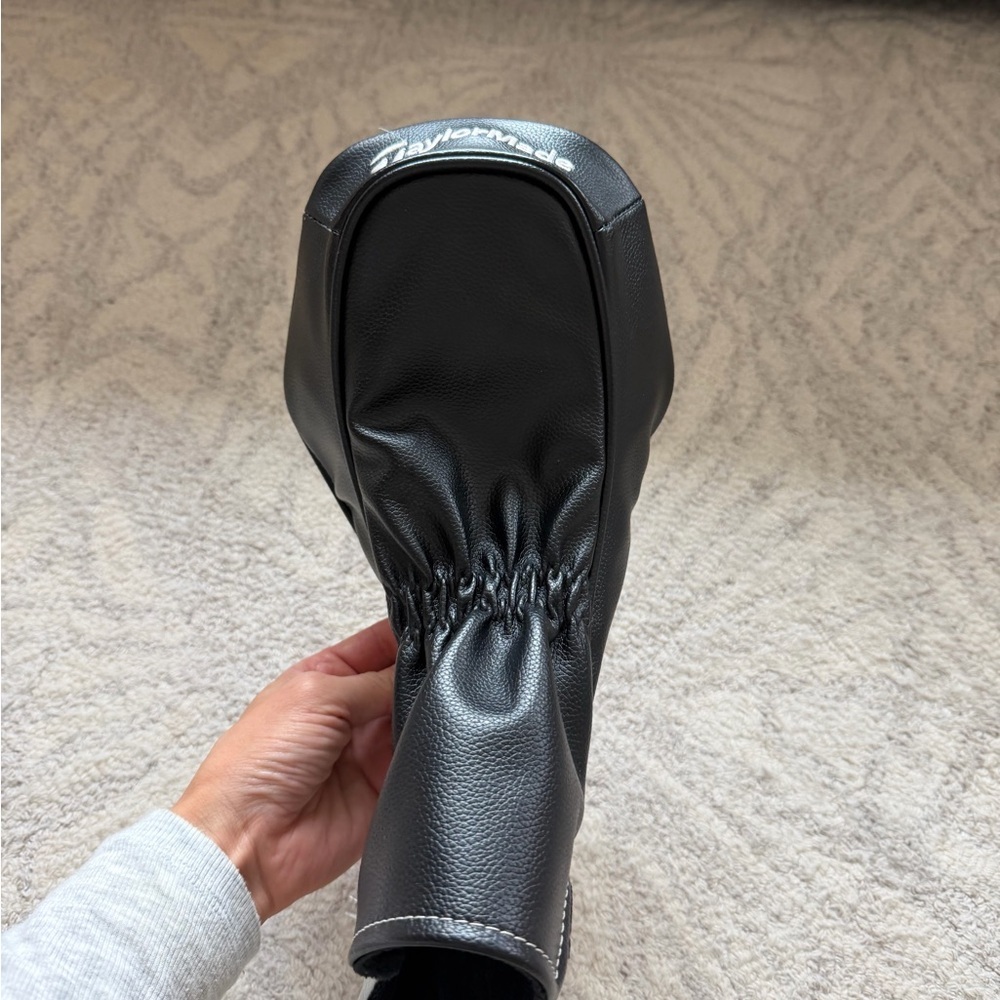 TaylorMade QI 35 Driver Headcover - Picture 3 of 6